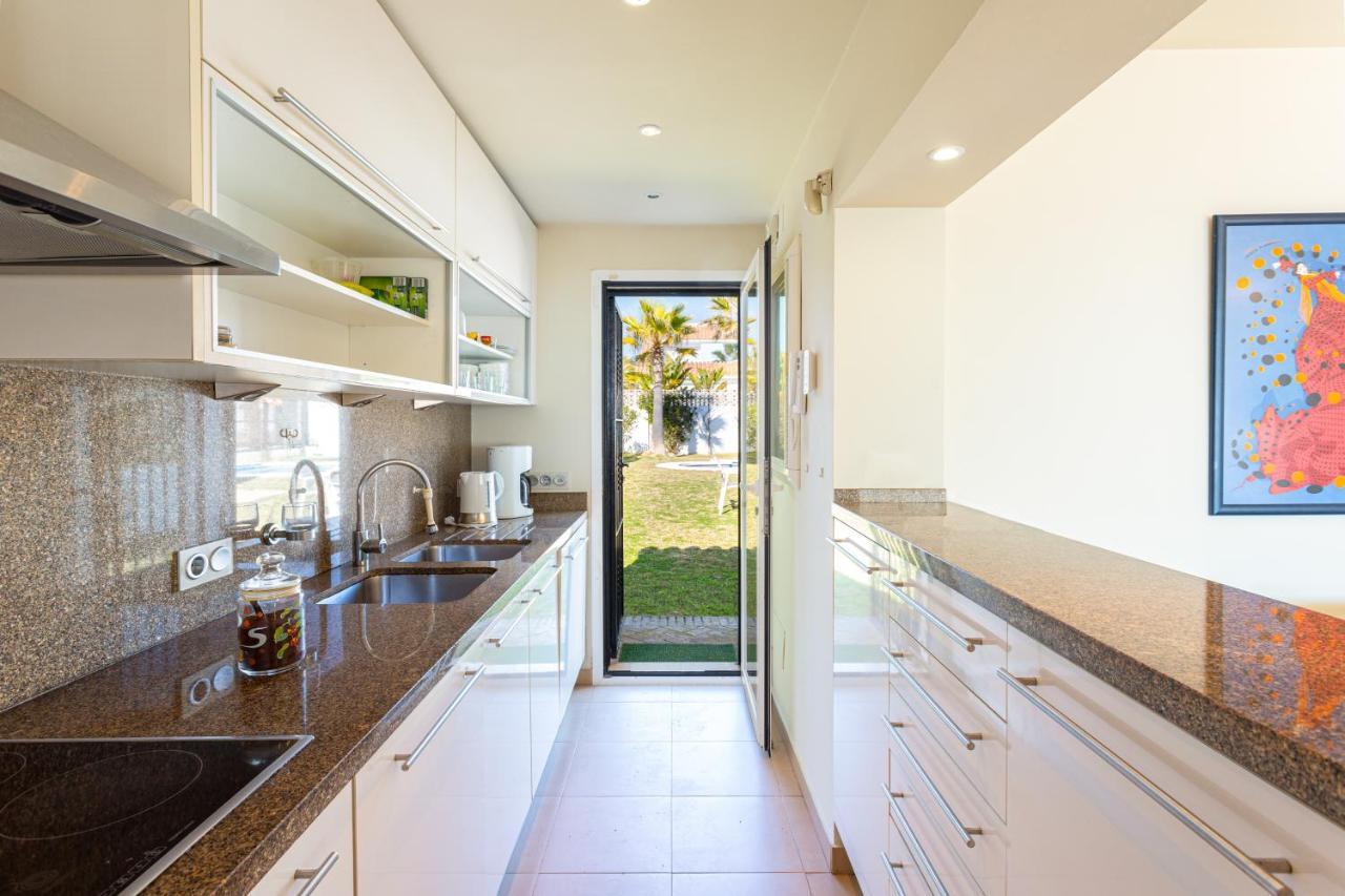 Villa Con Encanto En Primera Línea De Mar Marbella