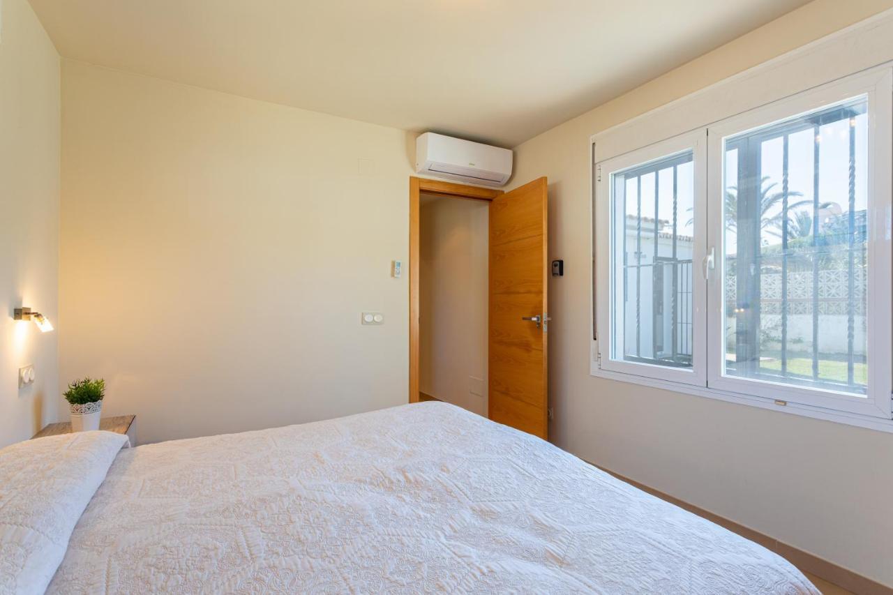 Villa Con Encanto En Primera Línea De Mar *