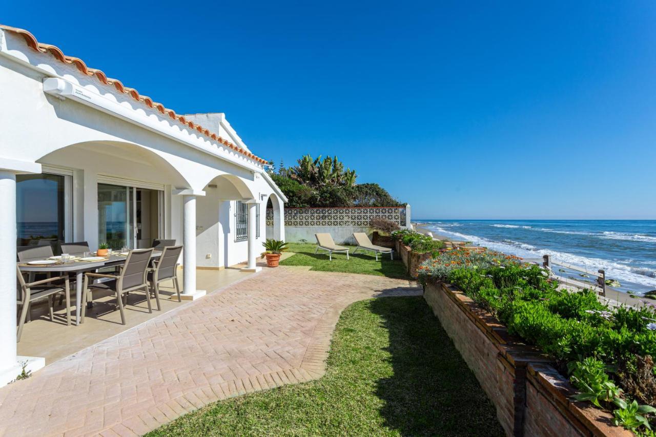 Con Encanto En Primera Línea De Mar Marbella