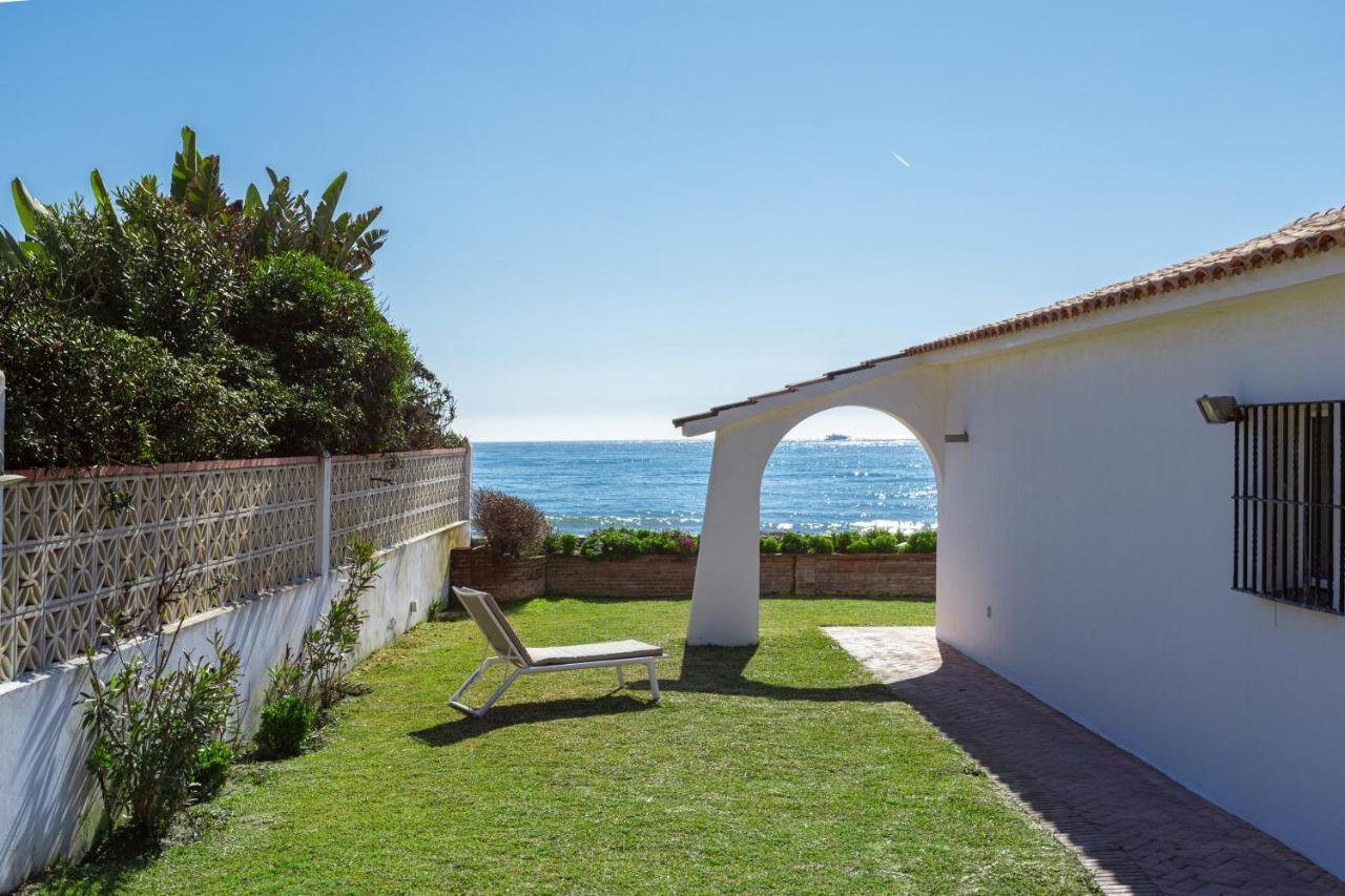 Con Encanto En Primera Línea De Mar Villa *