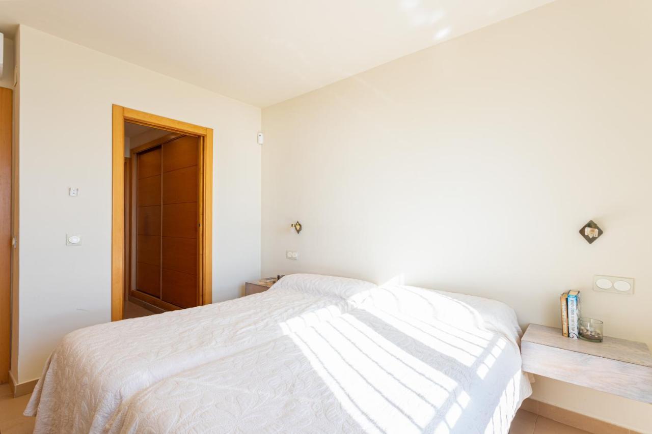 Con Encanto En Primera Línea De Mar Villa *