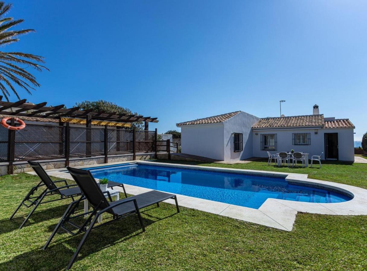 Con Encanto En Primera Línea De Mar Marbella
