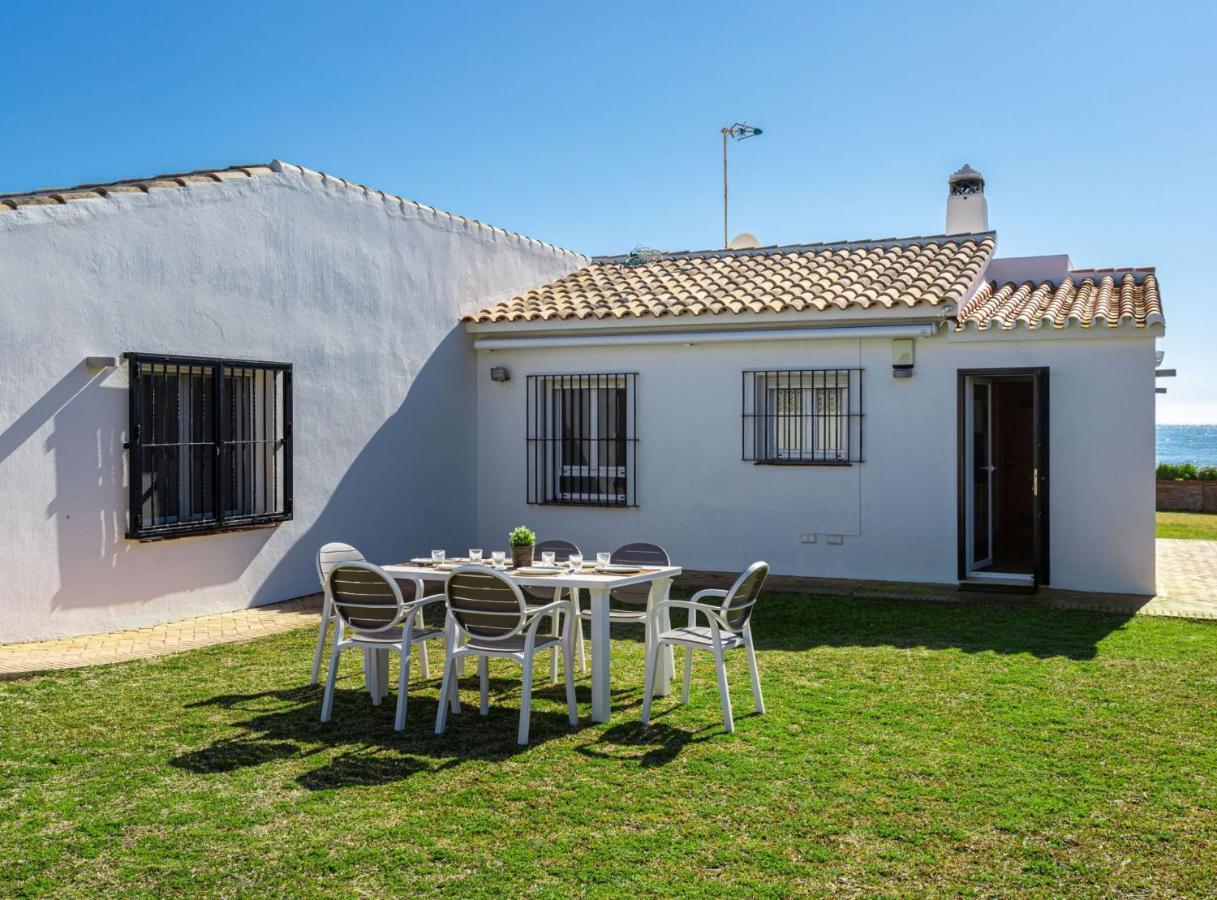 Villa Con Encanto En Primera Línea De Mar Marbella
