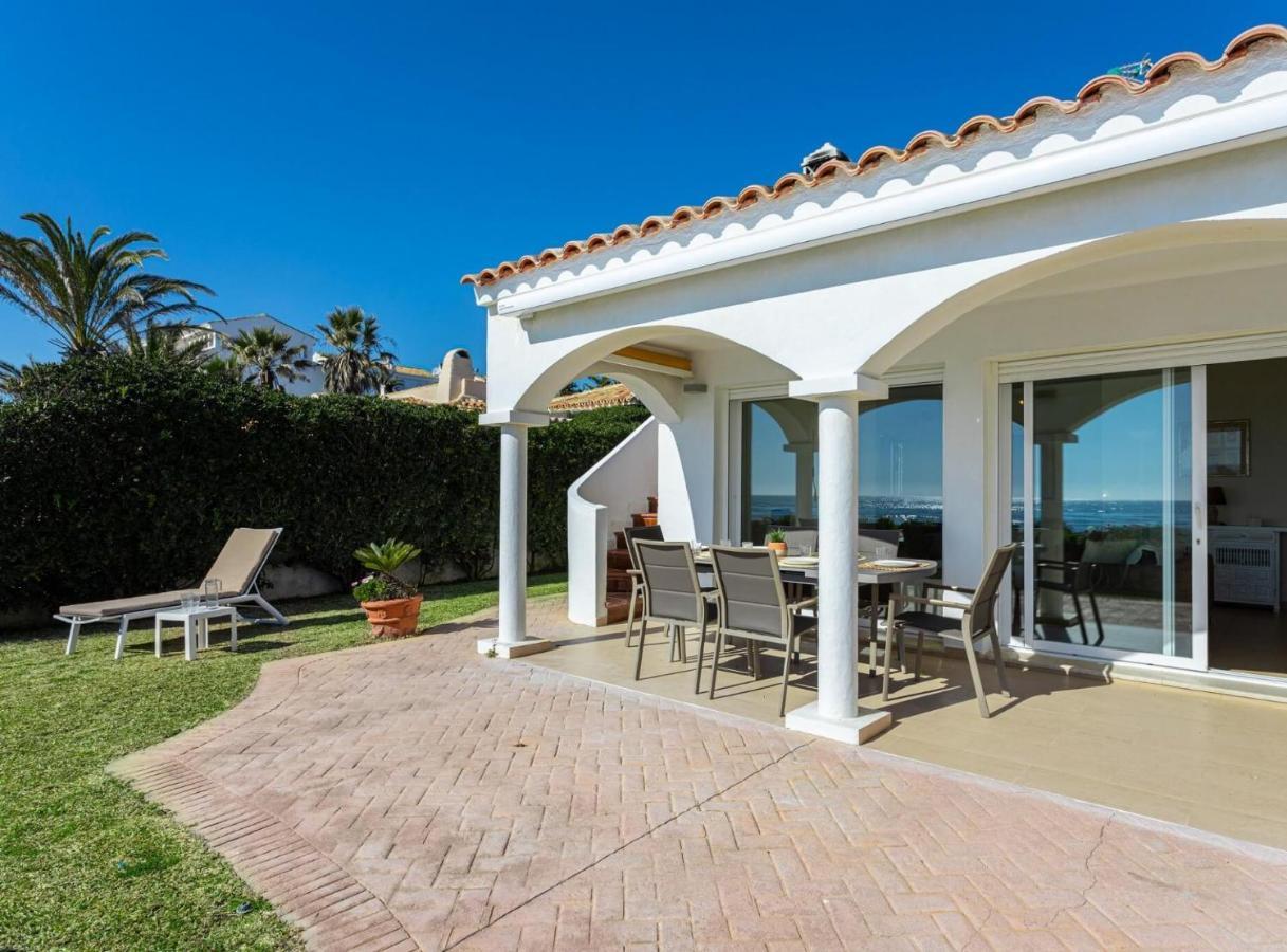 Con Encanto En Primera Línea De Mar * Marbella